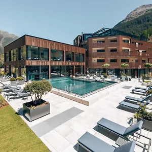Hotel Castello Chalets&residences ****
